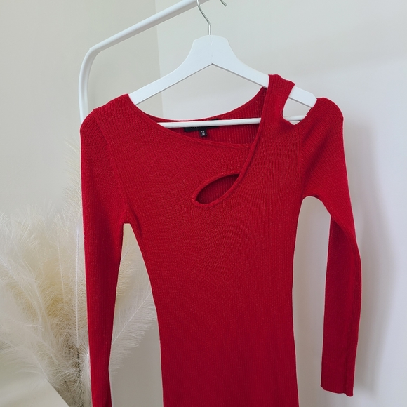 DYNAMITE Cut-out Dress - Picture 2 of 5